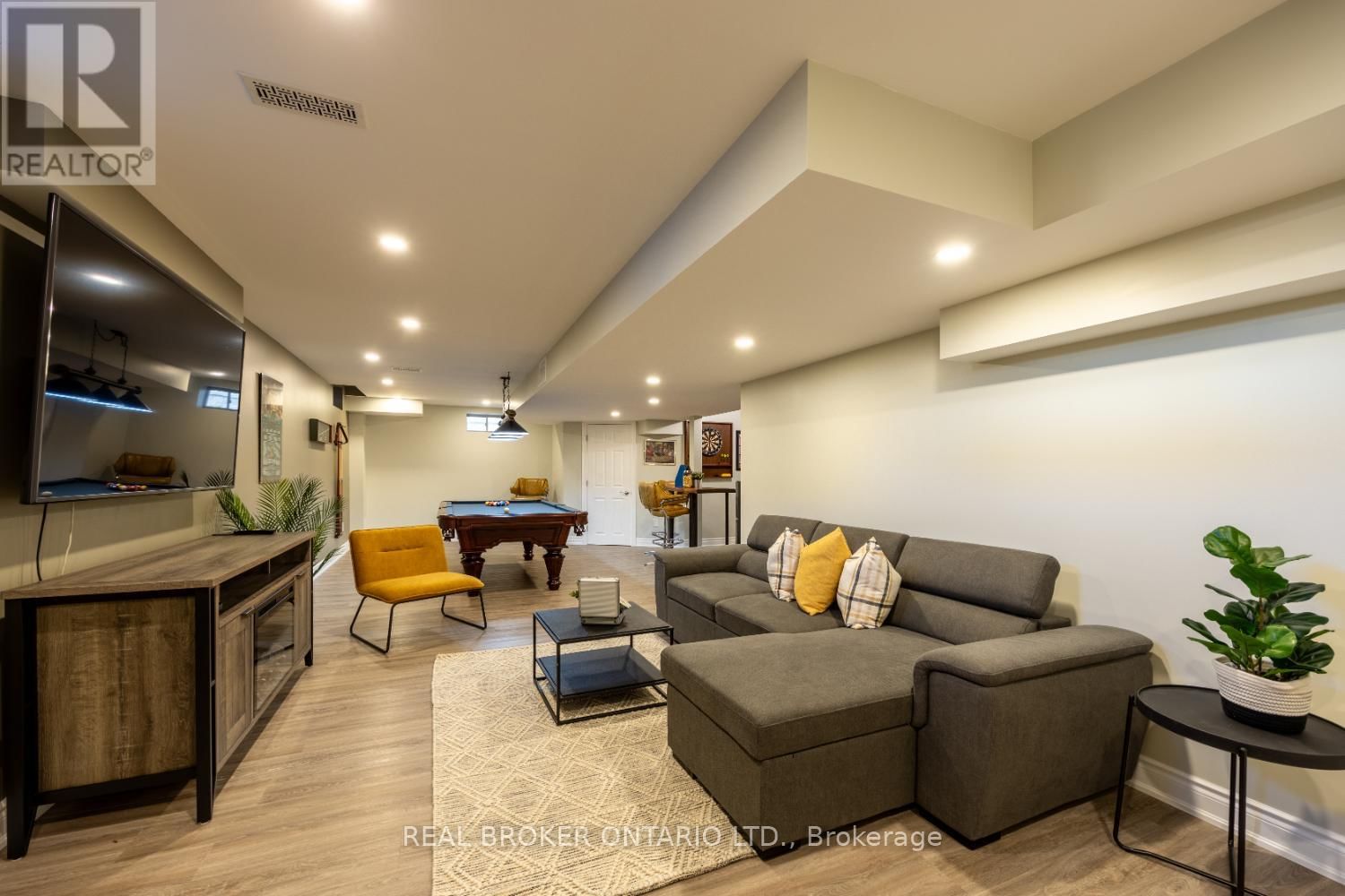 3 MELROSE DRIVE Image 32