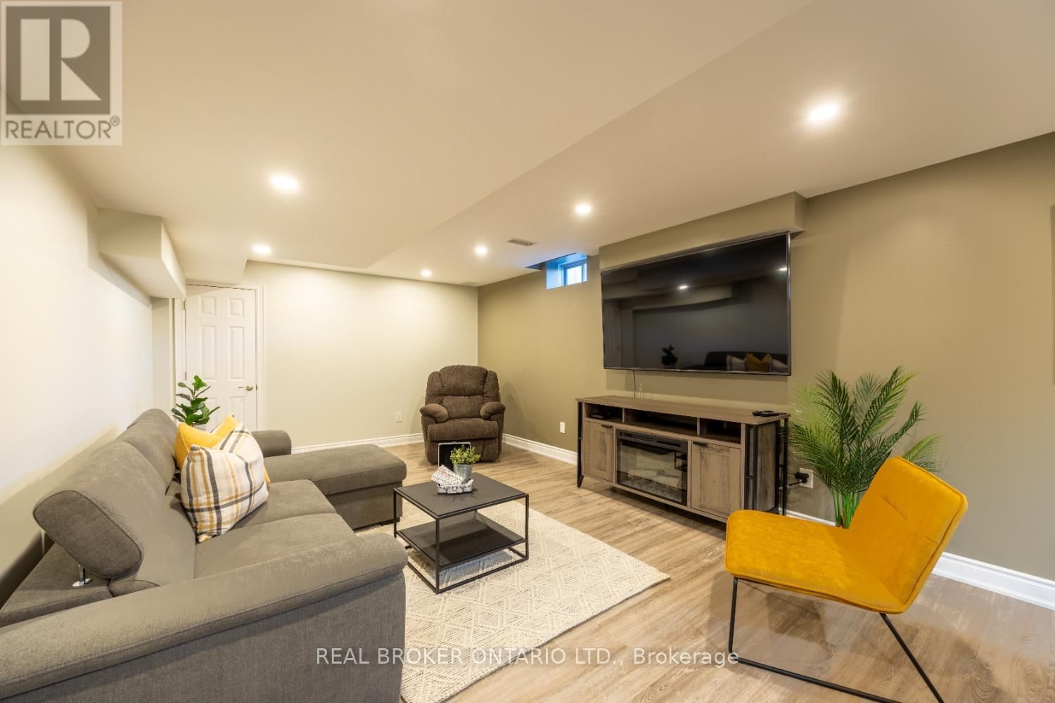 3 MELROSE DRIVE Image 33