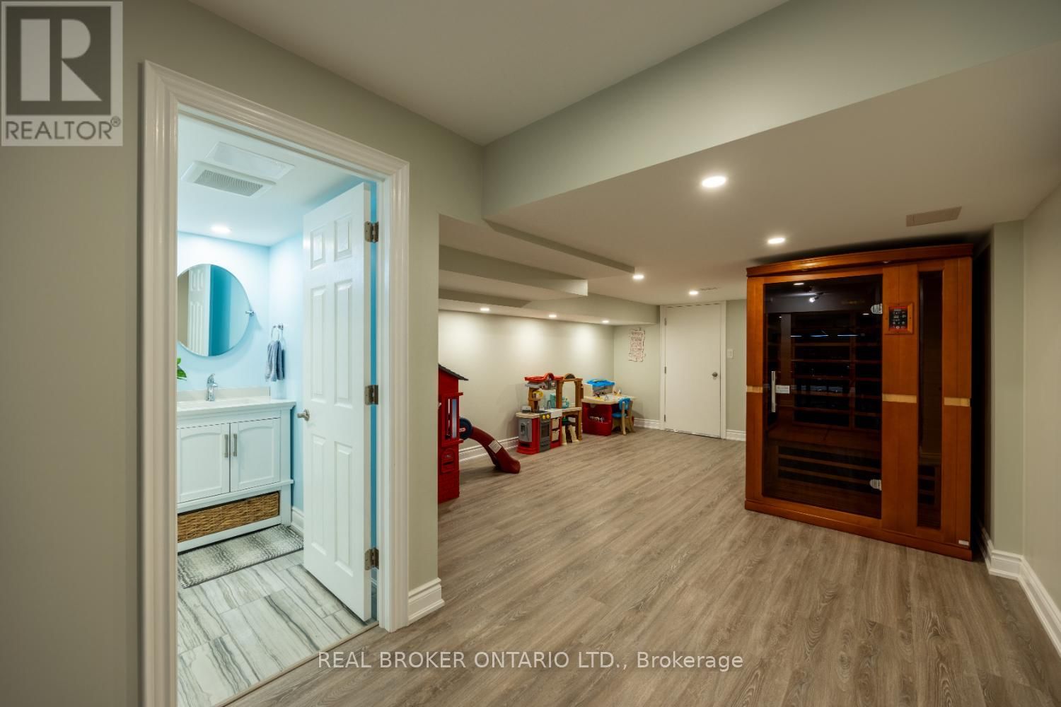 3 MELROSE DRIVE Image 34