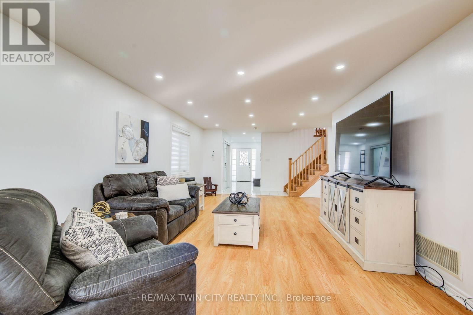 991 HANNAH AVENUE SOUTH Image 12