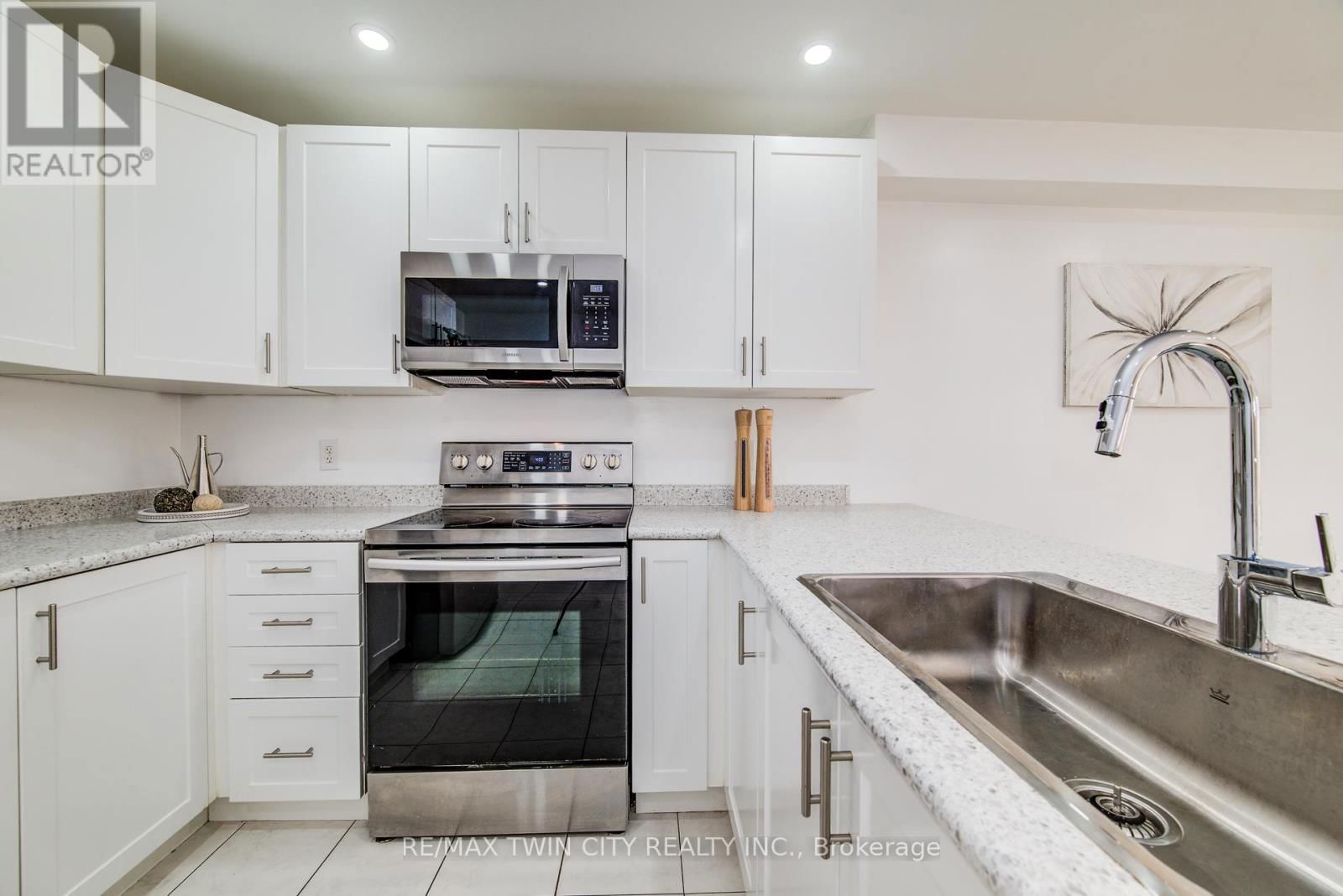 991 HANNAH AVENUE SOUTH Image 18