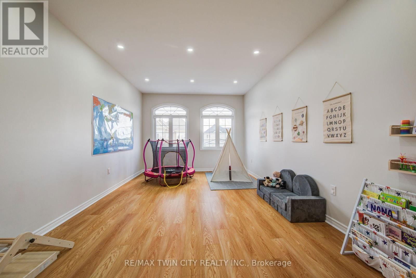 991 HANNAH AVENUE SOUTH Image 22