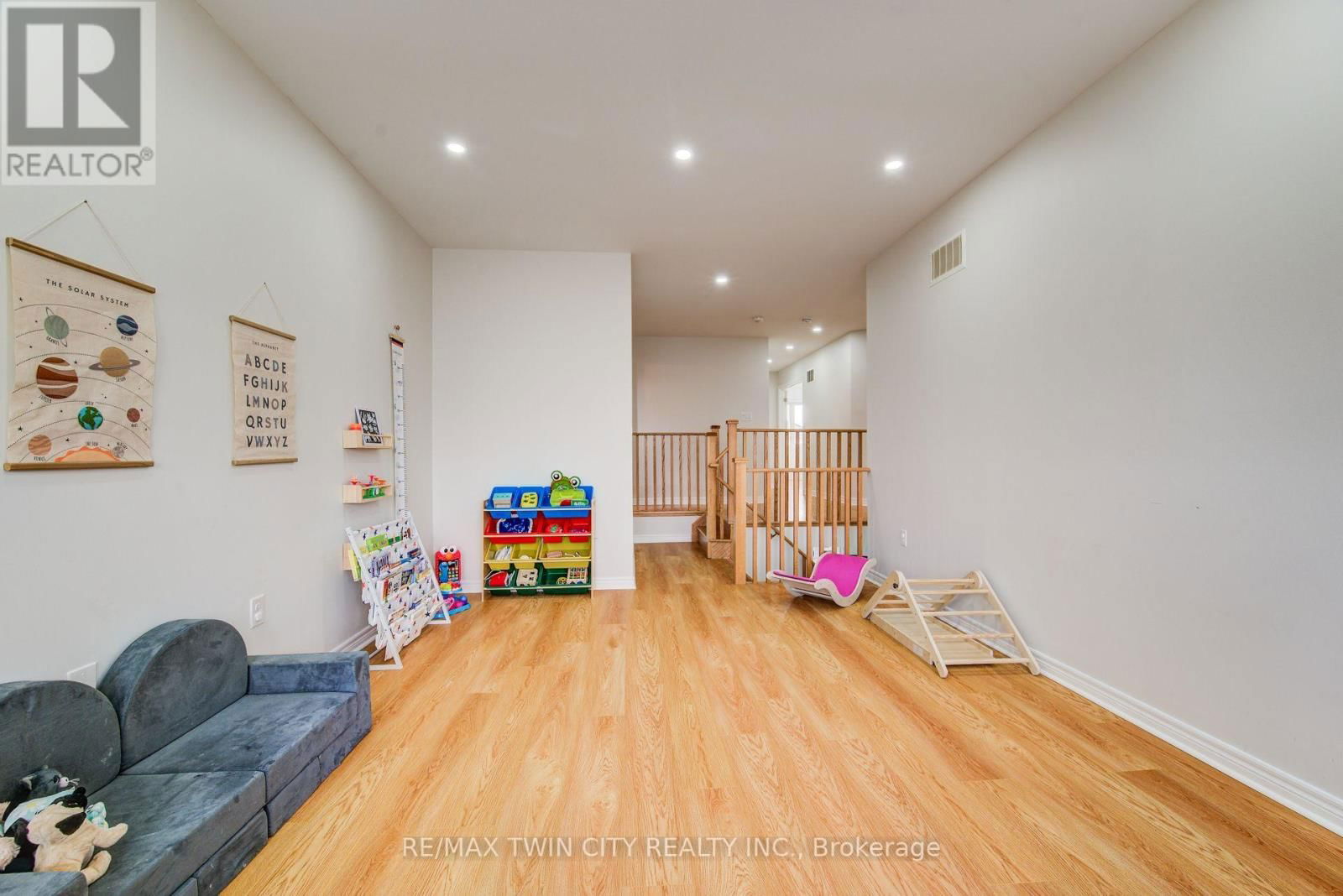 991 HANNAH AVENUE SOUTH Image 23