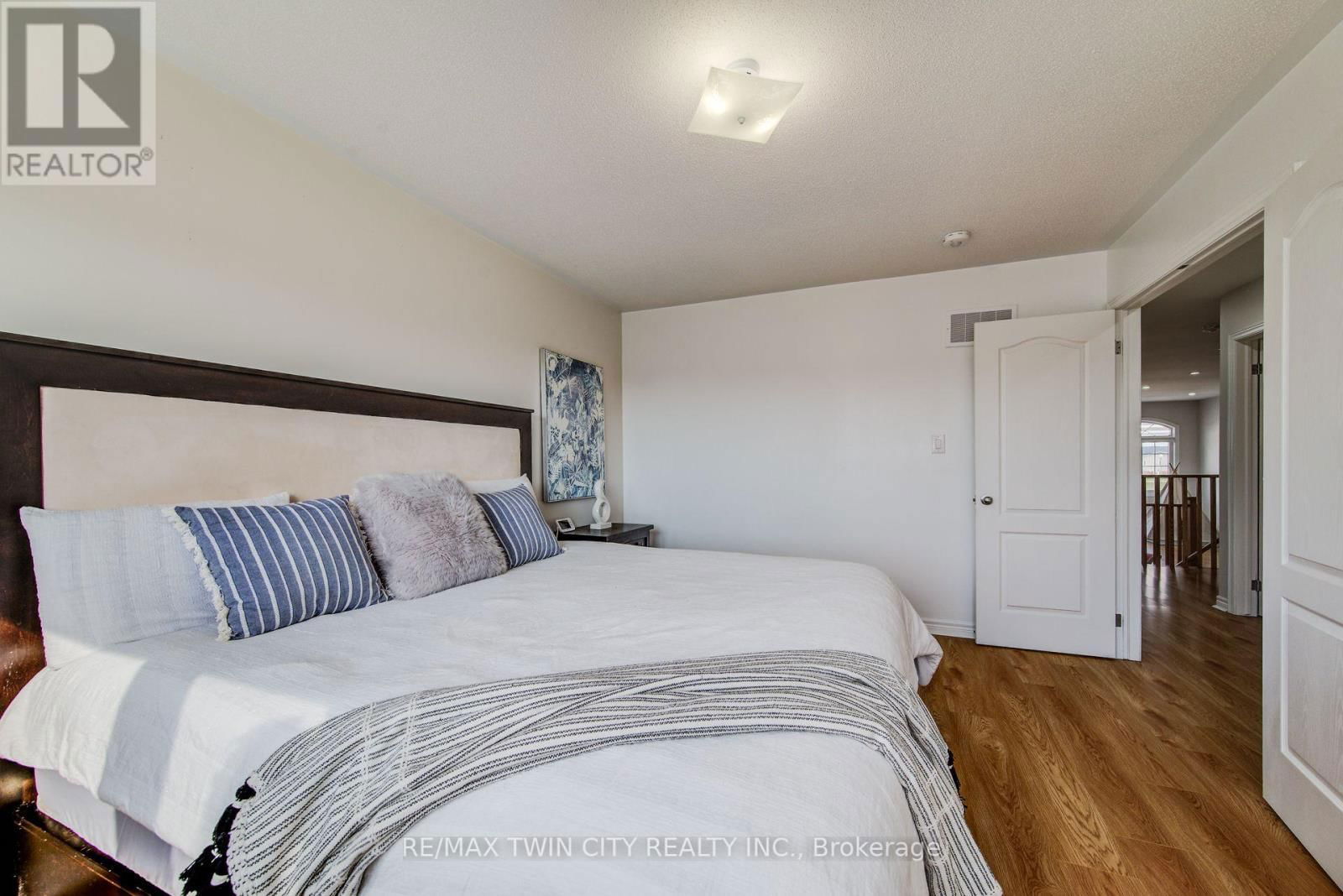 991 HANNAH AVENUE SOUTH Image 33