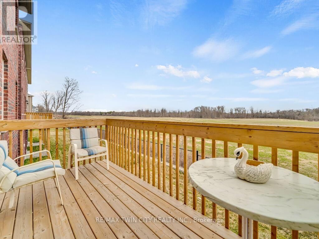 140 BLOOMFIELD CRESCENT Image 18