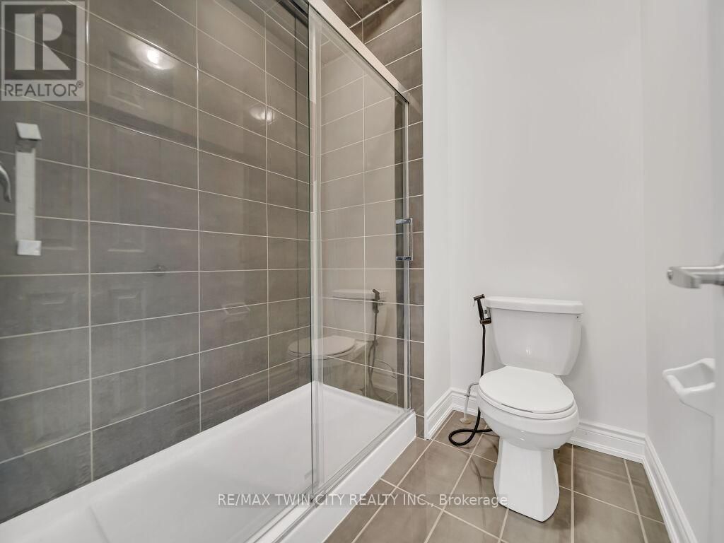 140 BLOOMFIELD CRESCENT Image 32