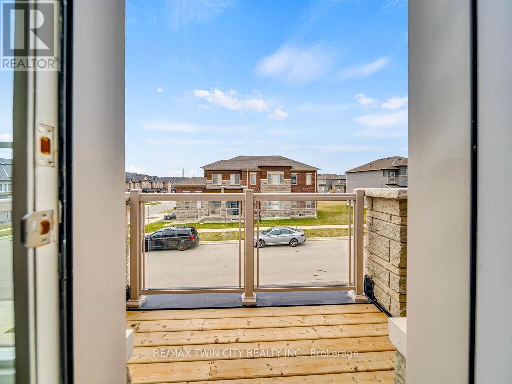 140 BLOOMFIELD CRESCENT Image 39