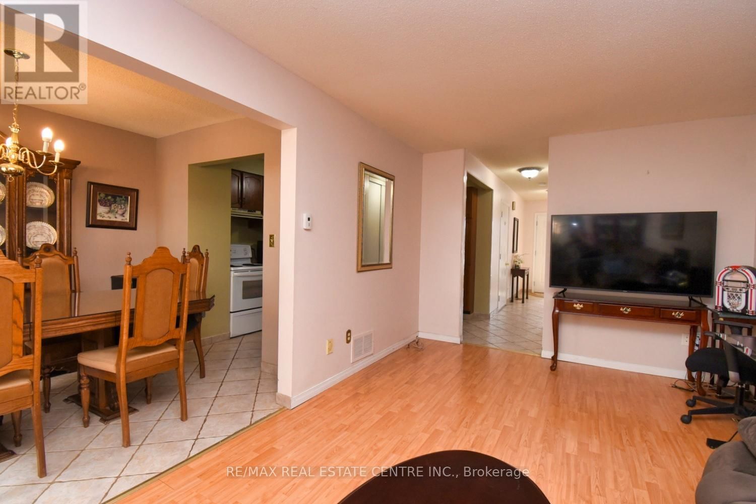 56 - 1675 UPPER GAGE AVENUE Image 3