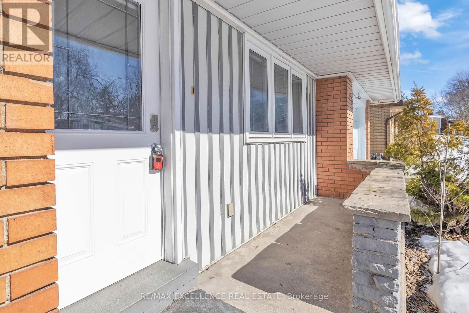 234 ERB STREET Image 9