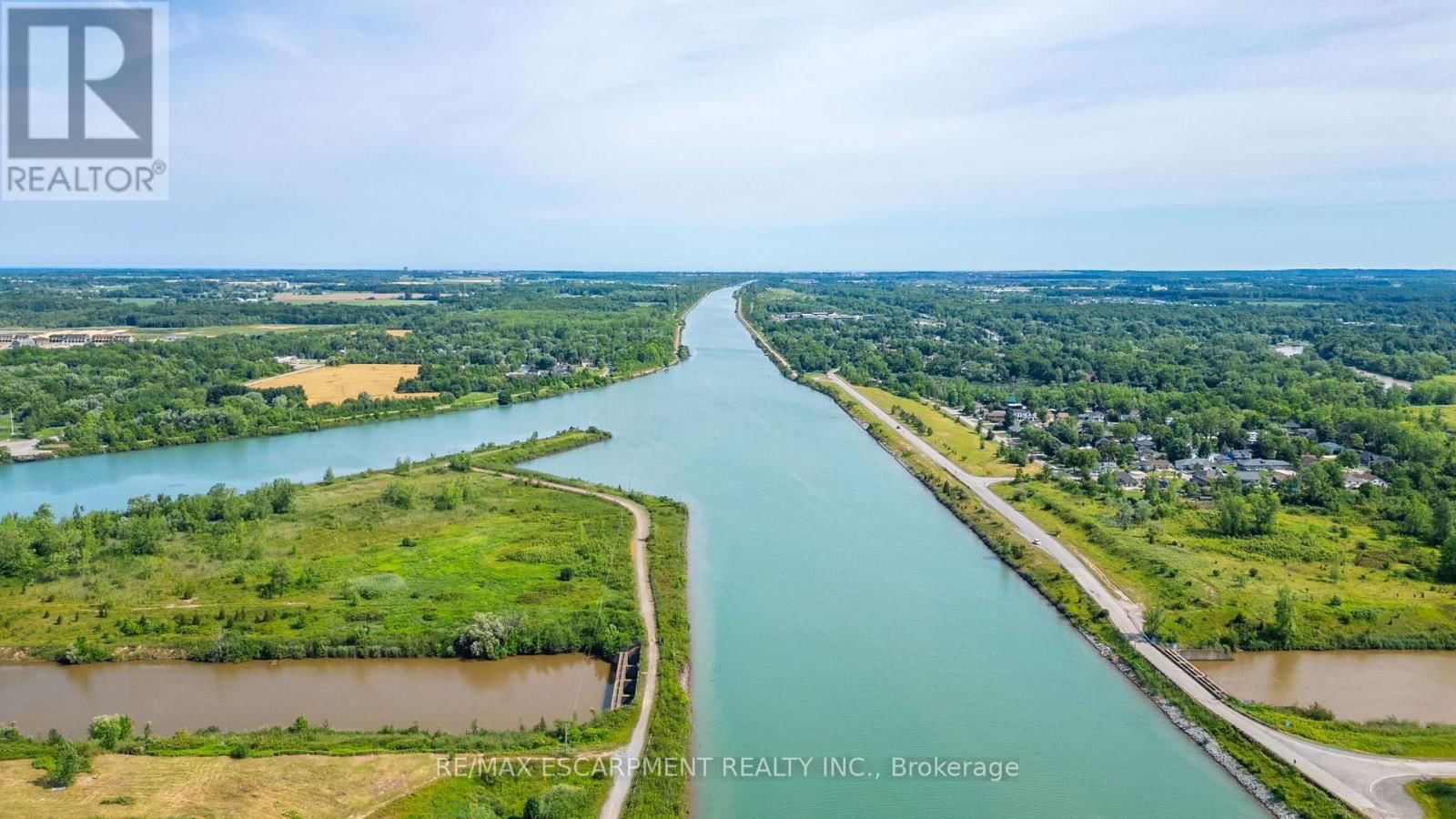 12 CARRICK TRAIL Image 32