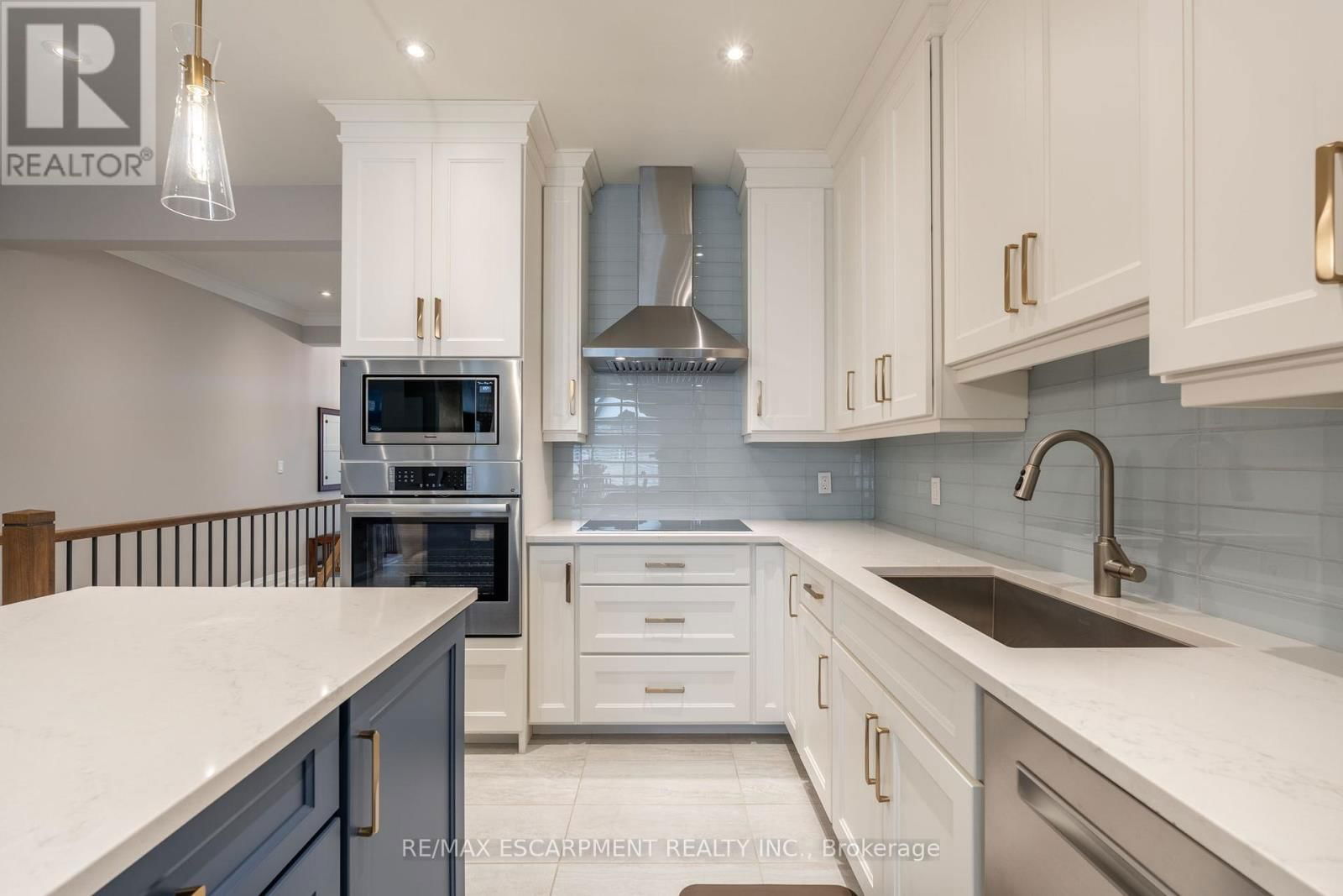 12 CARRICK TRAIL Image 8
