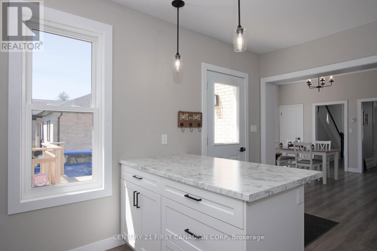 146 MAIN STREET NORTH Image 14