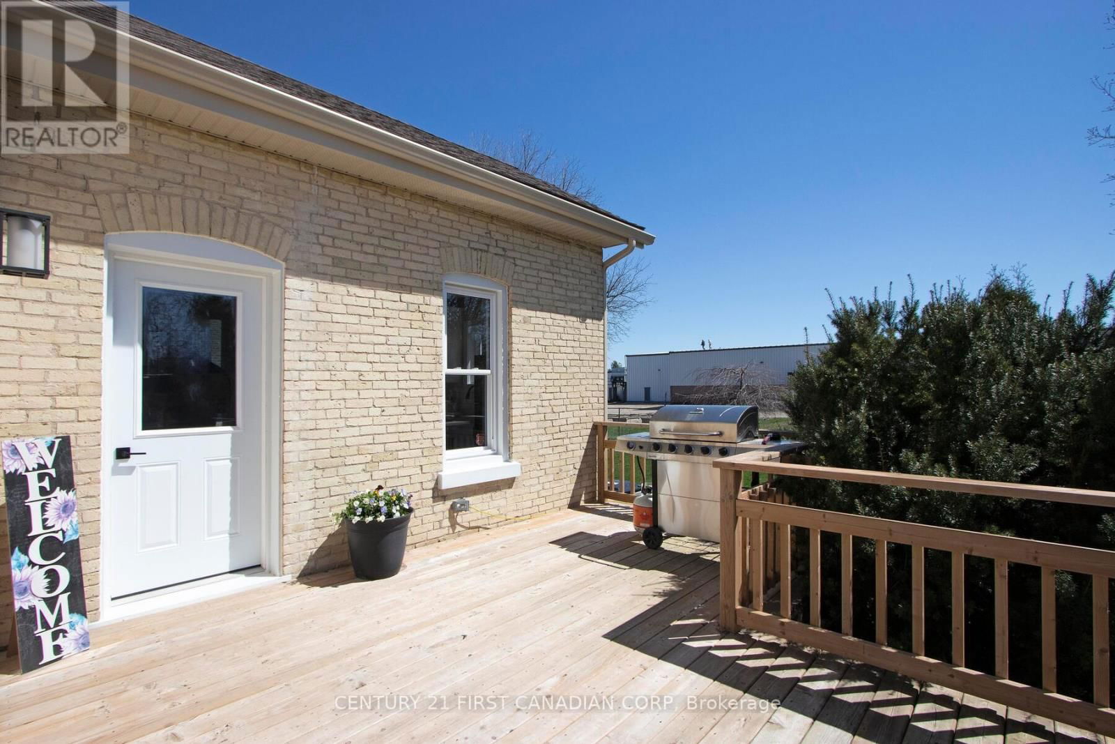 146 MAIN STREET NORTH Image 35