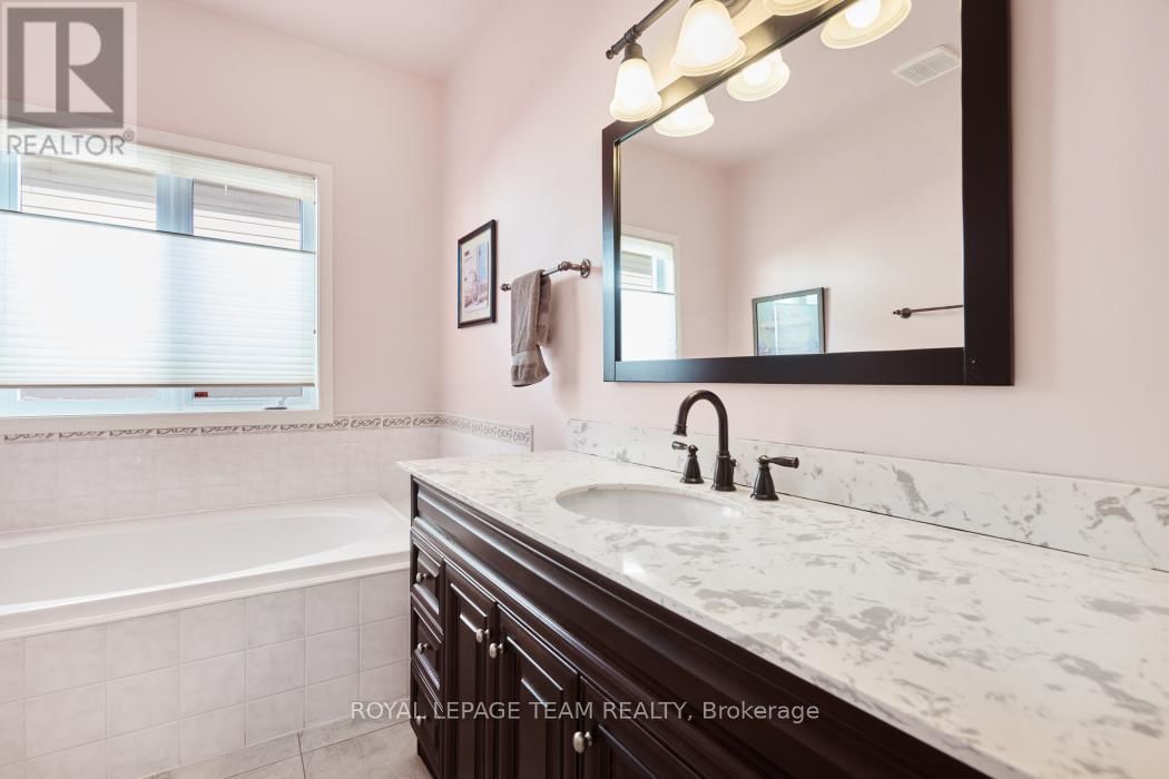 1581 BELLETERRE STREET Image 17