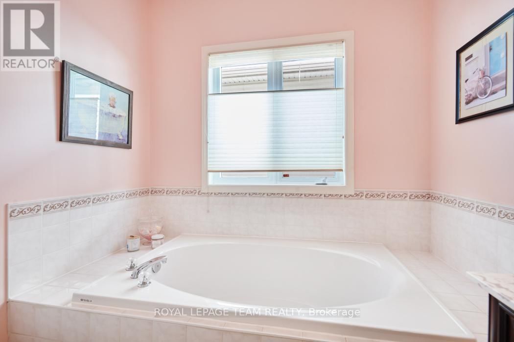 1581 BELLETERRE STREET Image 19