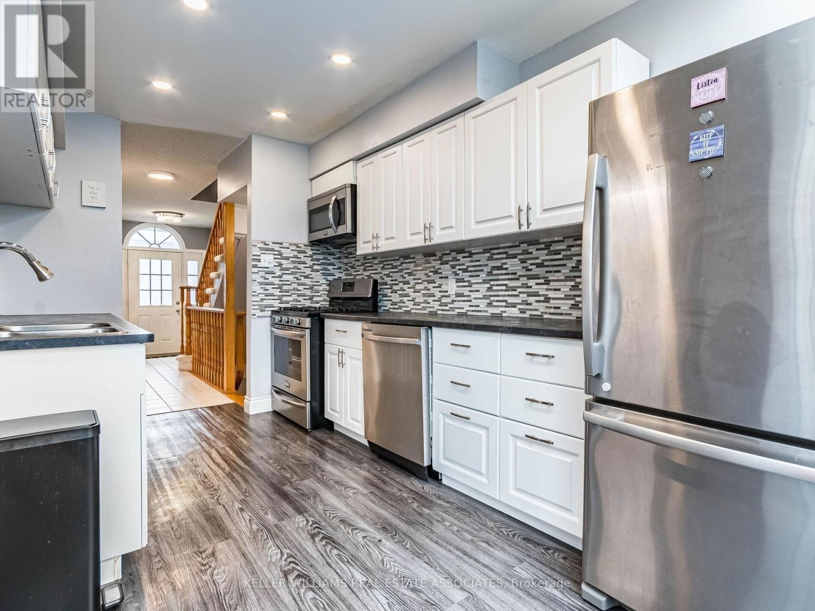 8 - 310 CHRISTOPHER DRIVE Image 12