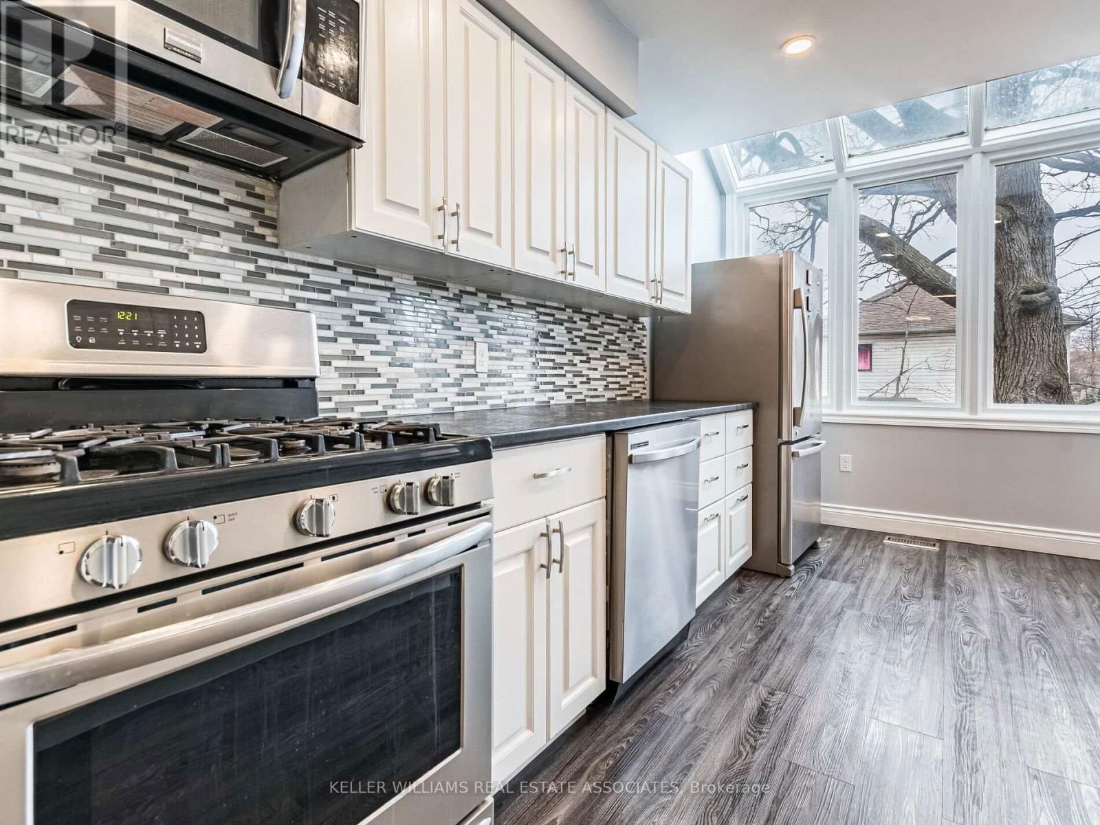8 - 310 CHRISTOPHER DRIVE Image 14