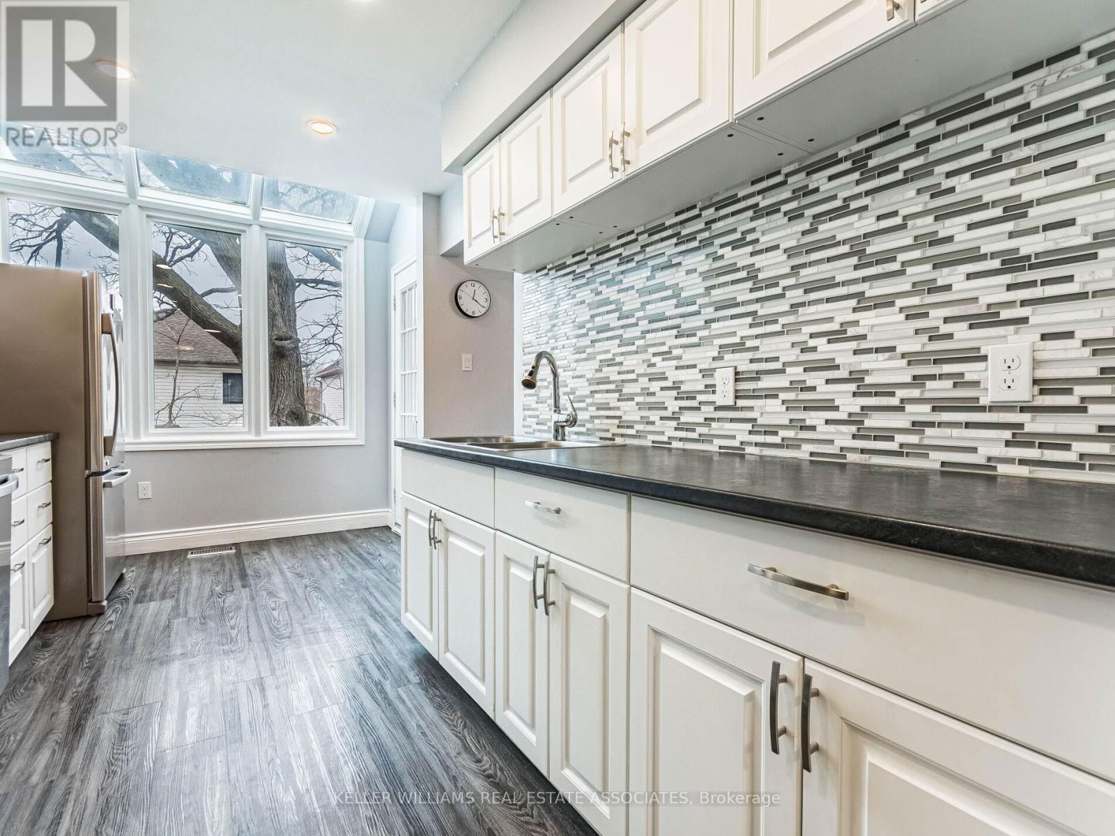 8 - 310 CHRISTOPHER DRIVE Image 15