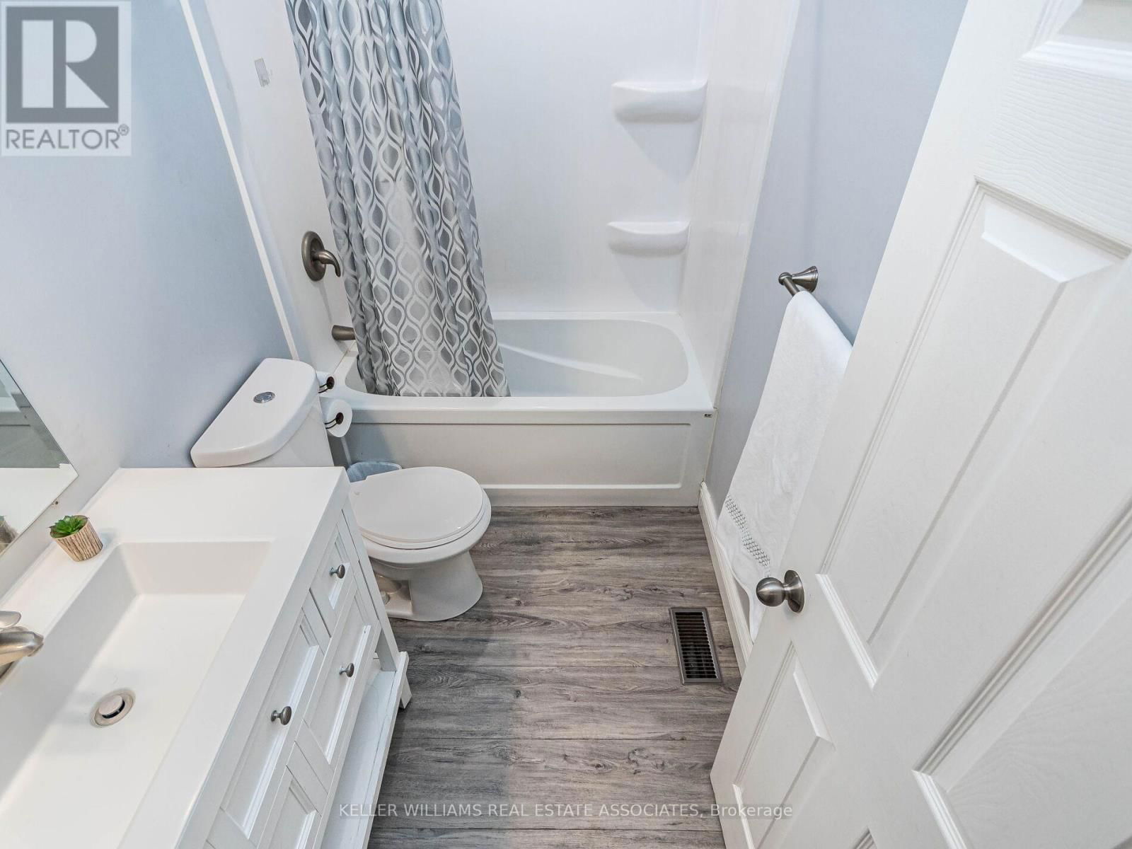8 - 310 CHRISTOPHER DRIVE Image 31