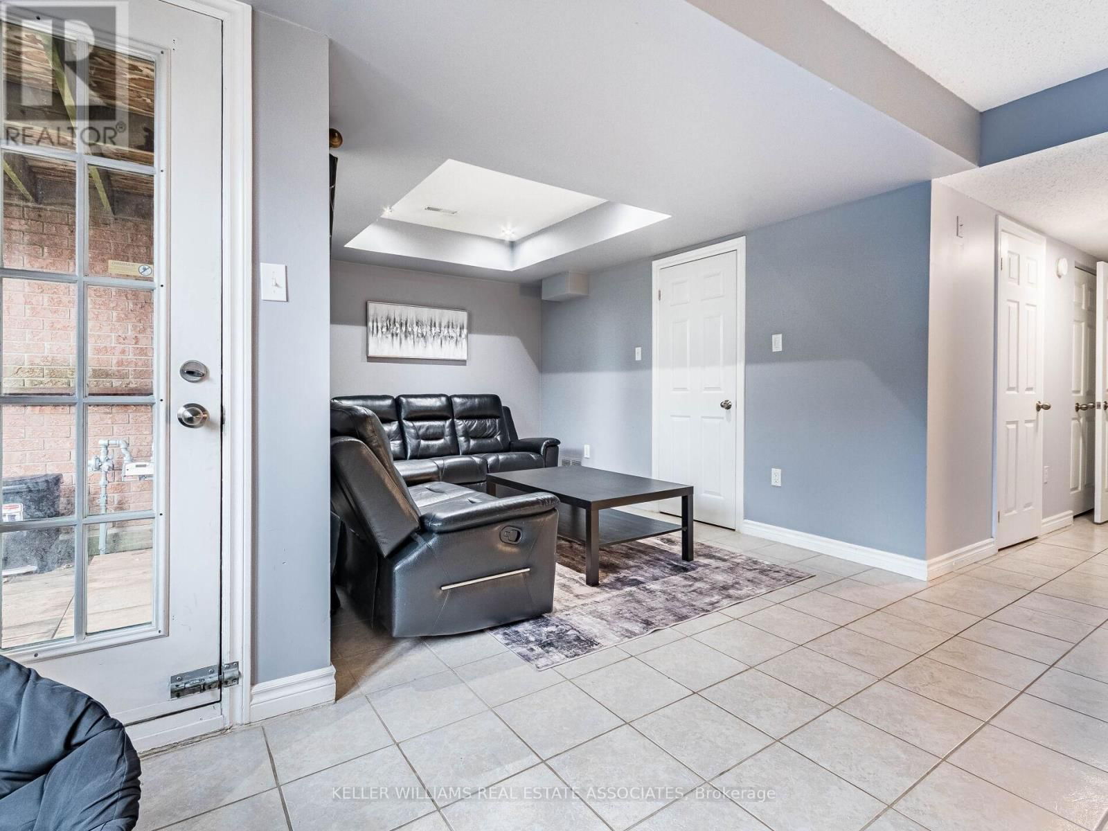 8 - 310 CHRISTOPHER DRIVE Image 36