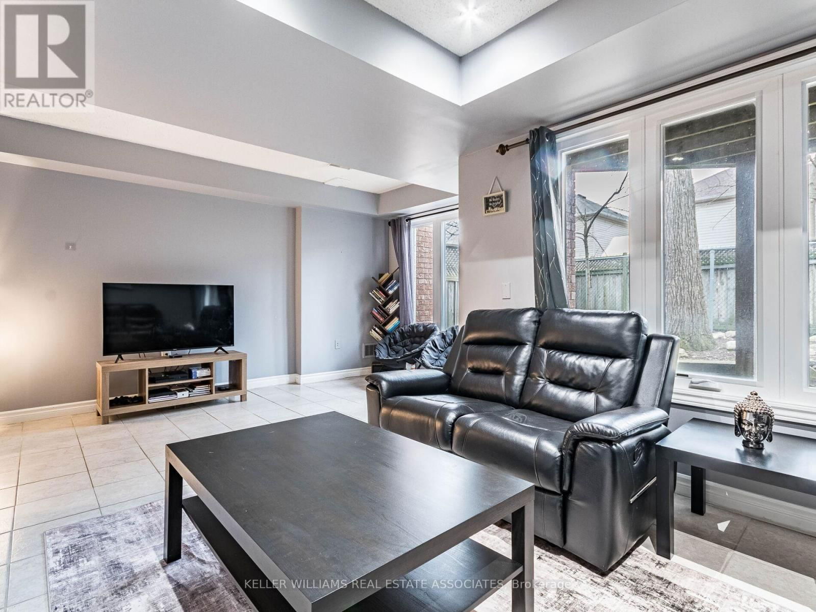 8 - 310 CHRISTOPHER DRIVE Image 37
