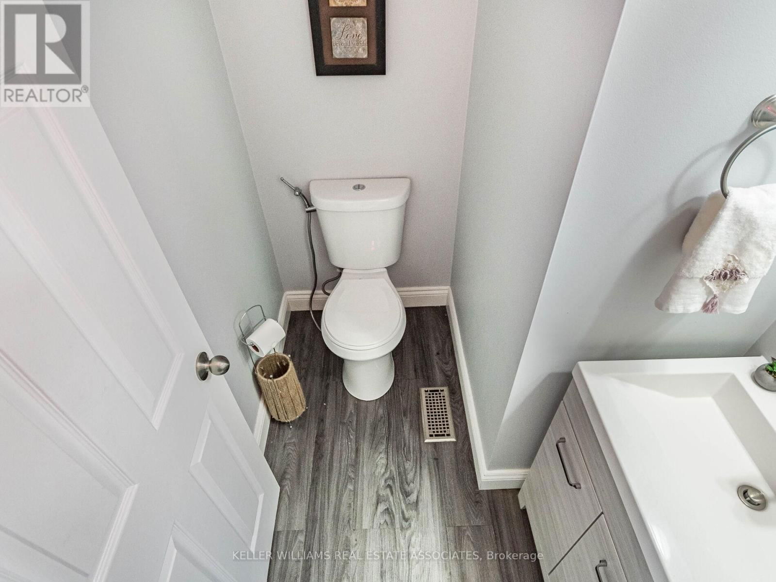 8 - 310 CHRISTOPHER DRIVE Image 40