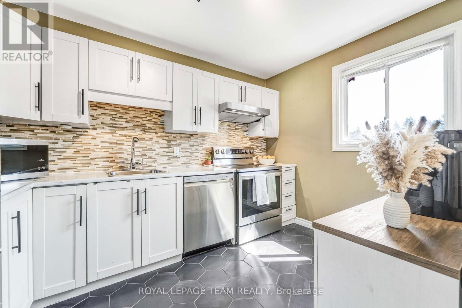 66 - 3344 UPLANDS DRIVE Image 8