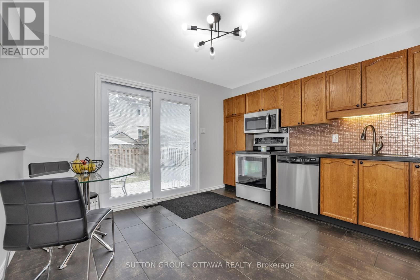 6586 DES MERLES LANE Image 12
