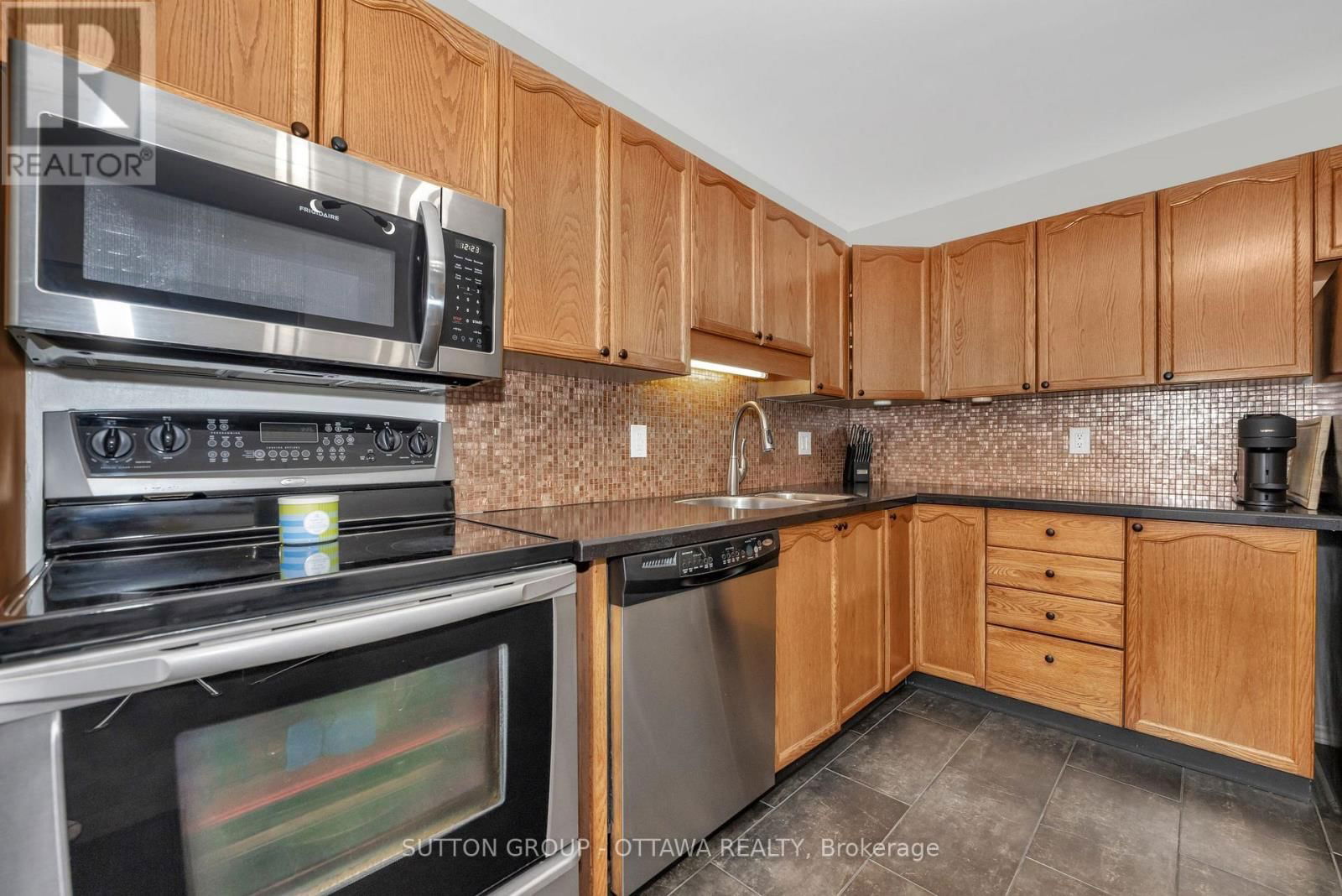 6586 DES MERLES LANE Image 14