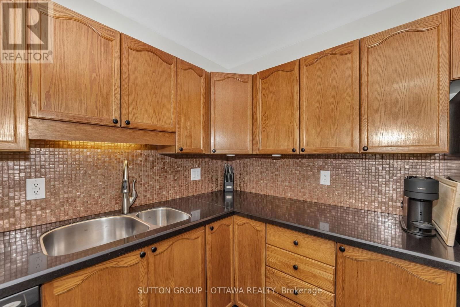 6586 DES MERLES LANE Image 16