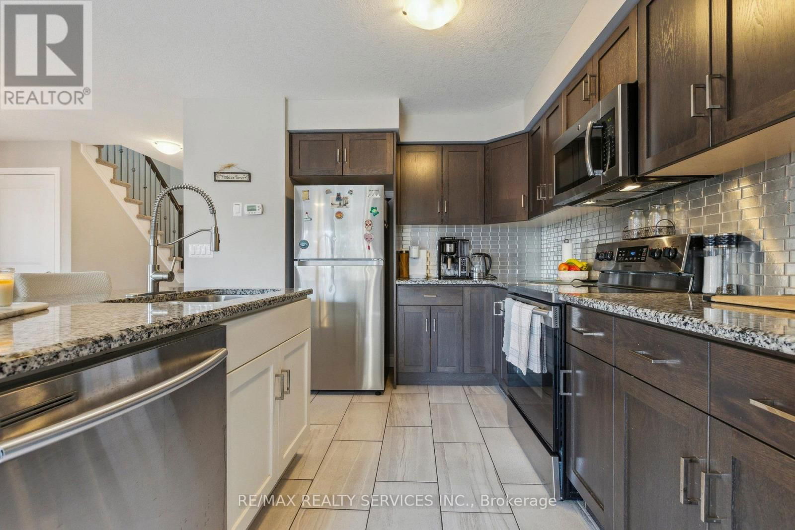 10 - 625 BLACKBRIDGE ROAD Image 10