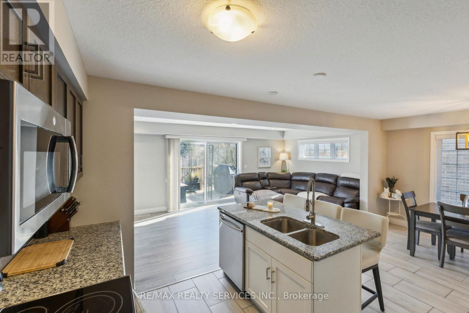 10 - 625 BLACKBRIDGE ROAD Image 11