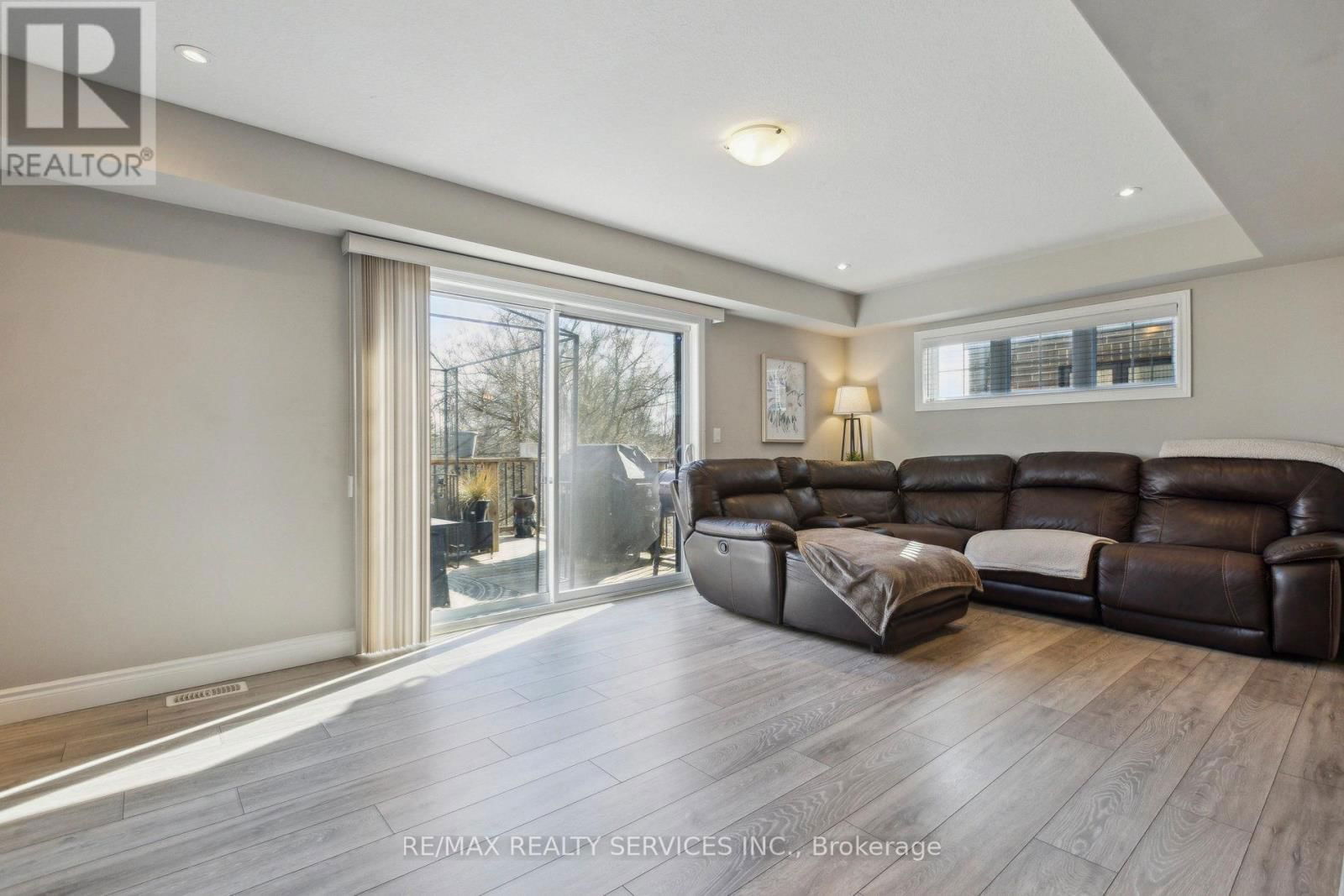 10 - 625 BLACKBRIDGE ROAD Image 12