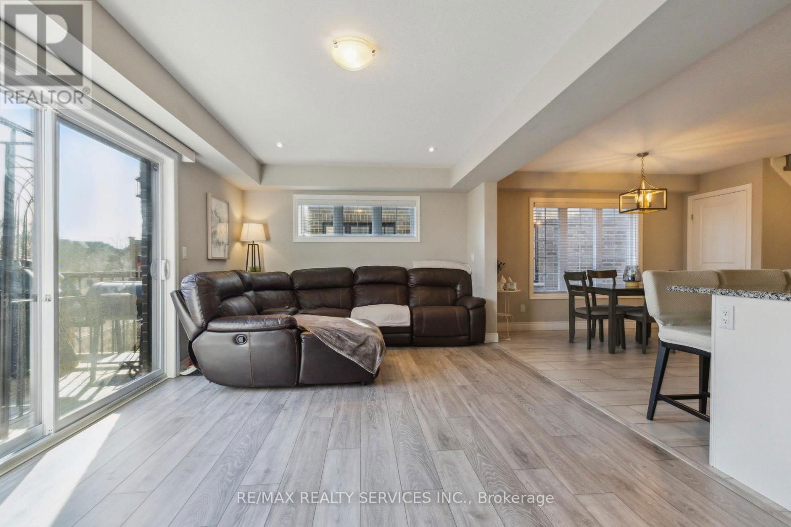 10 - 625 BLACKBRIDGE ROAD Image 13