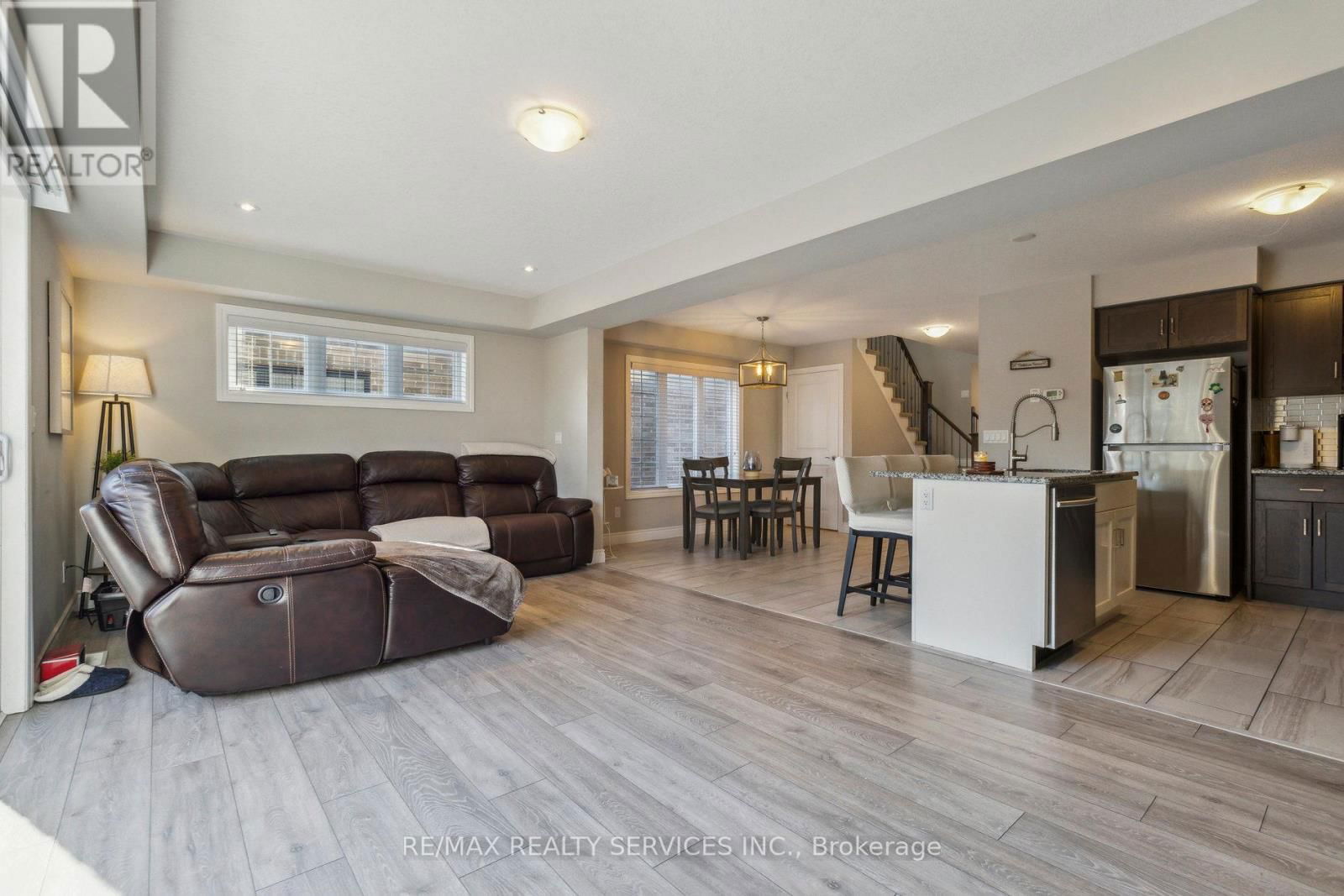 10 - 625 BLACKBRIDGE ROAD Image 14