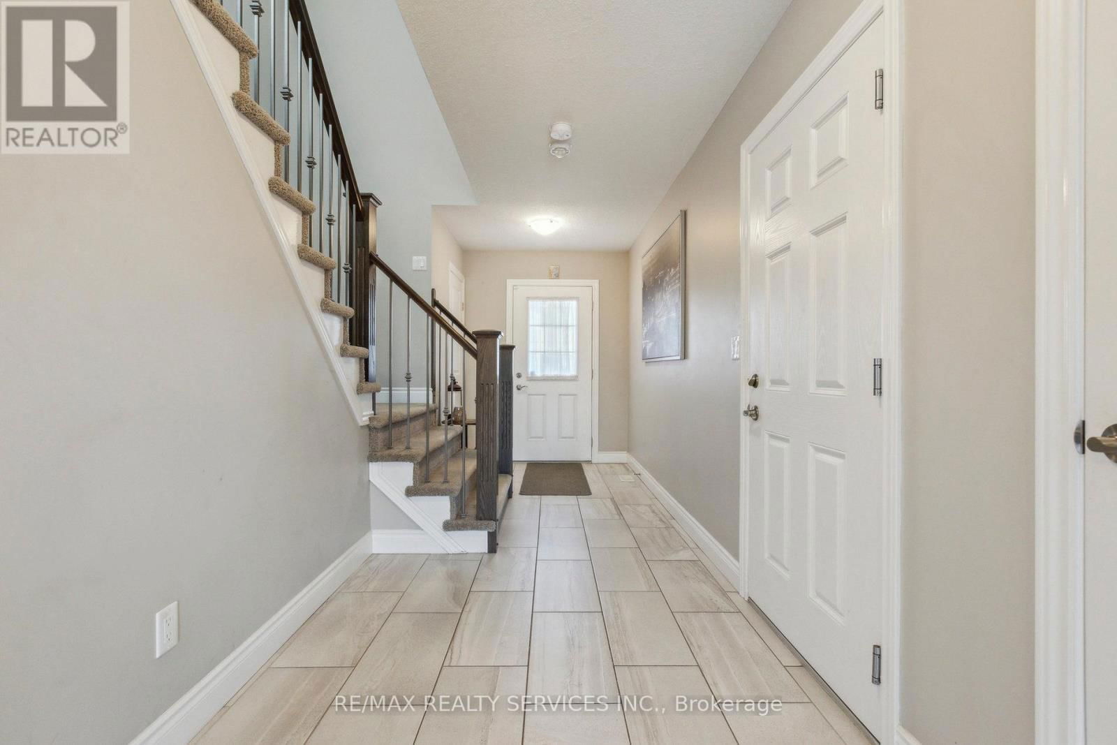 10 - 625 BLACKBRIDGE ROAD Image 4