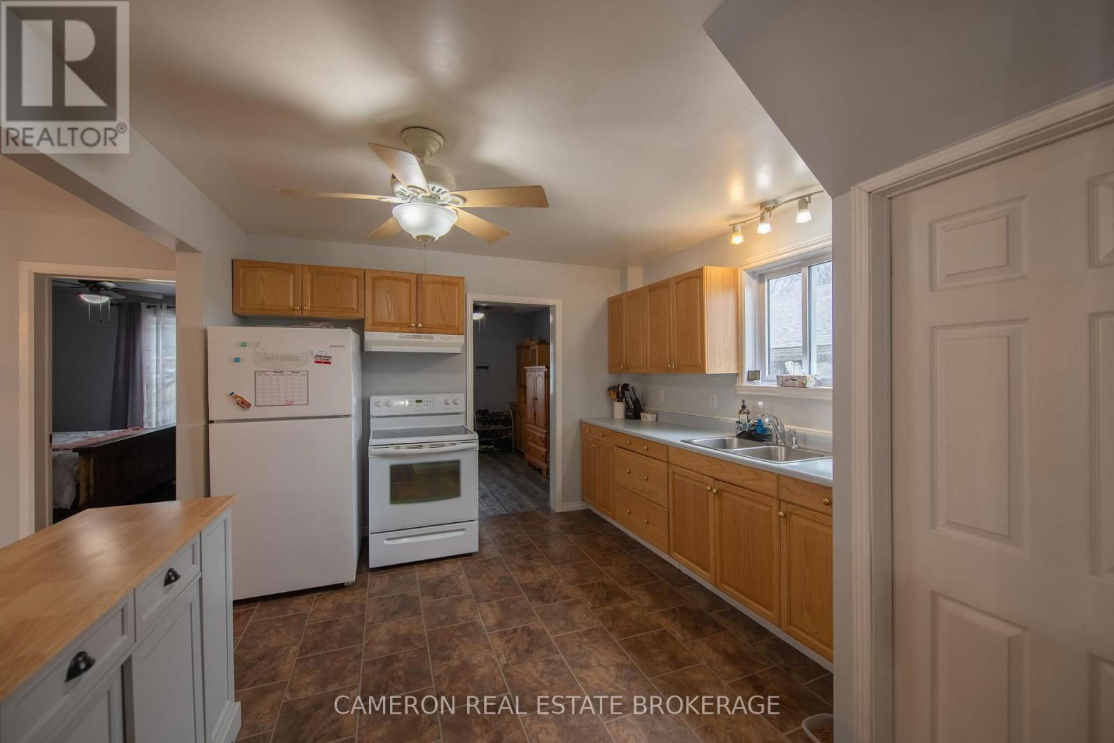 428 SIXTH STREET EAST Image 9