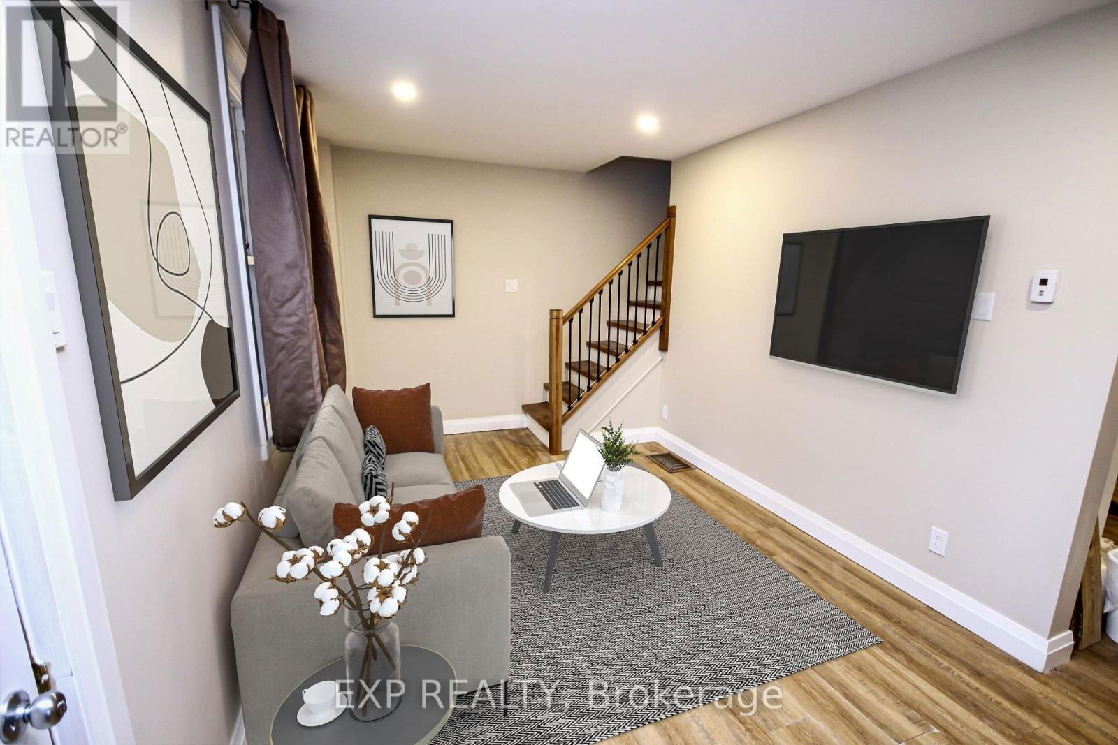 b - 3 BERGIN STREET EAST Image 7