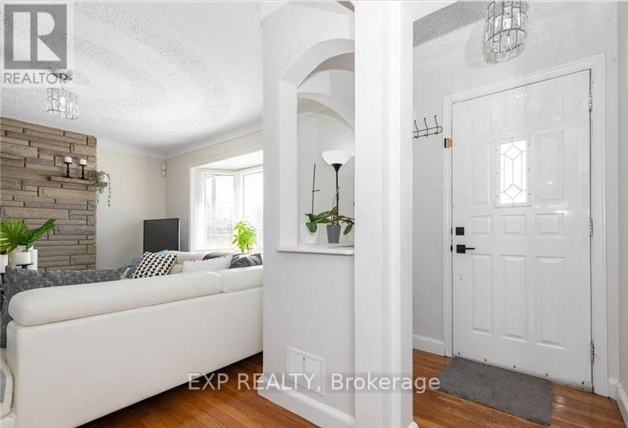 109 MEADOWLANDS DRIVE WEST Image 4