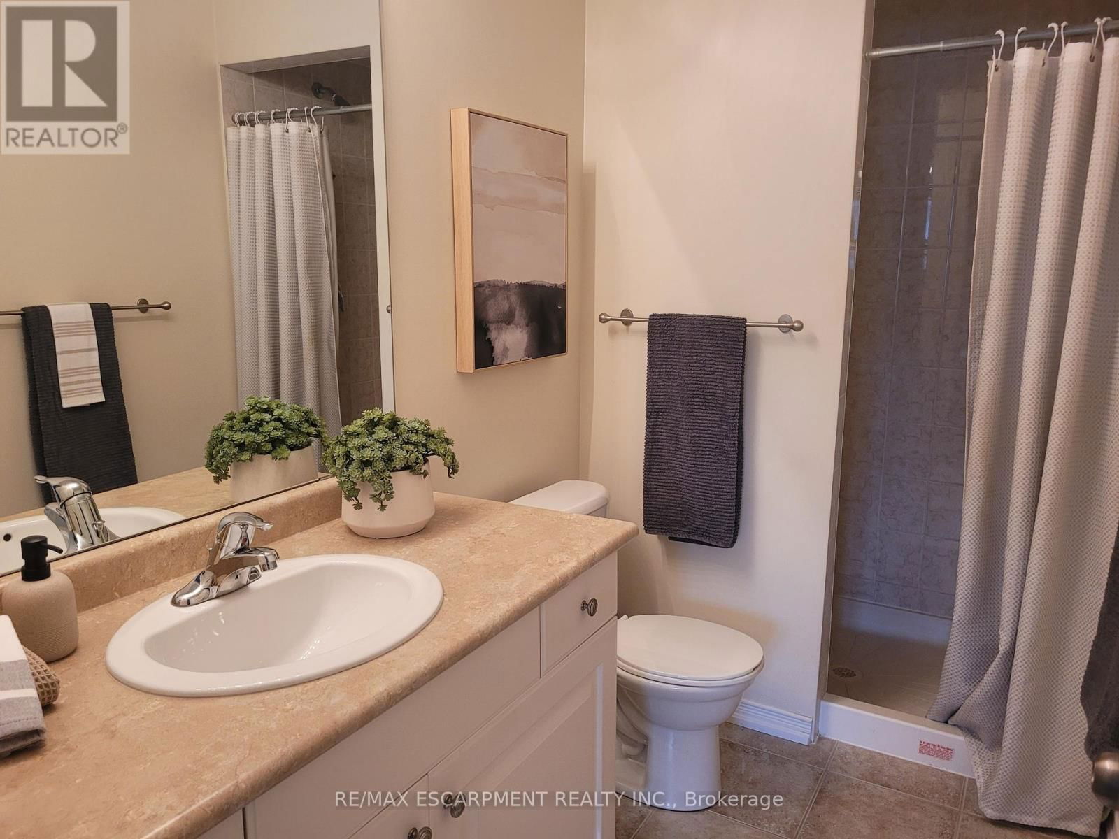 12 LYNCH CRESCENT Image 16