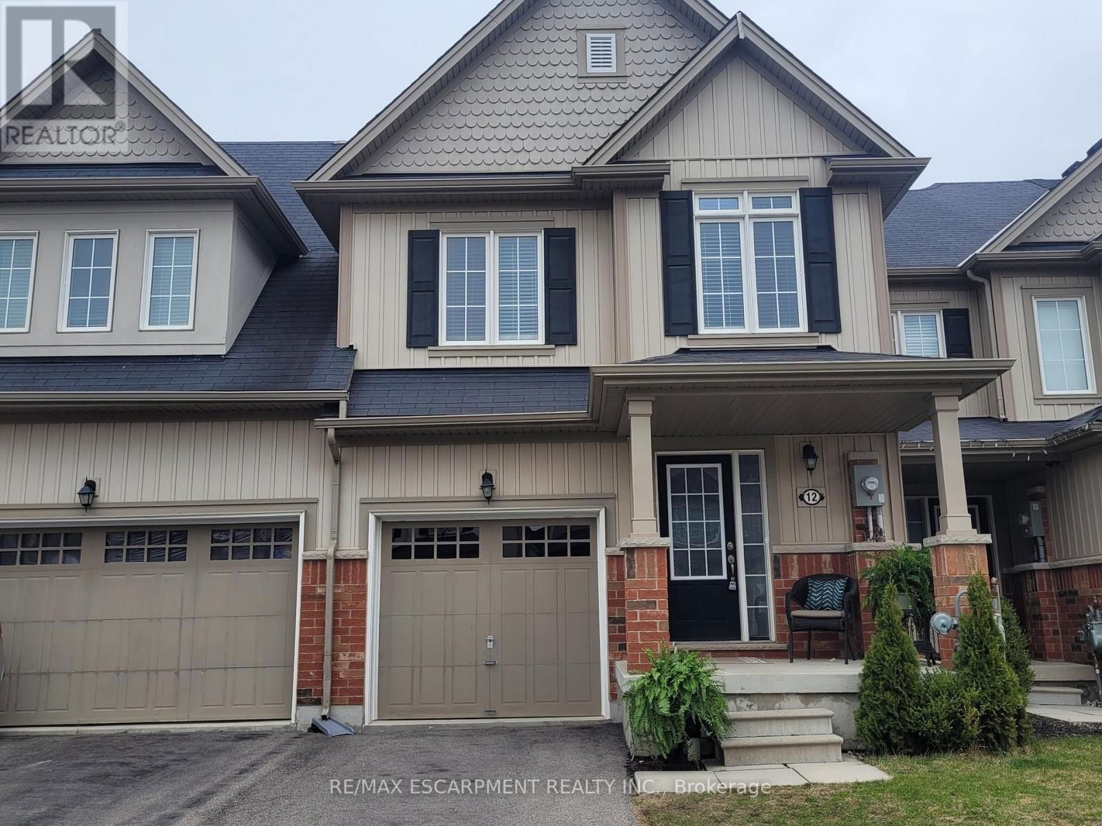 12 LYNCH CRESCENT Image 2