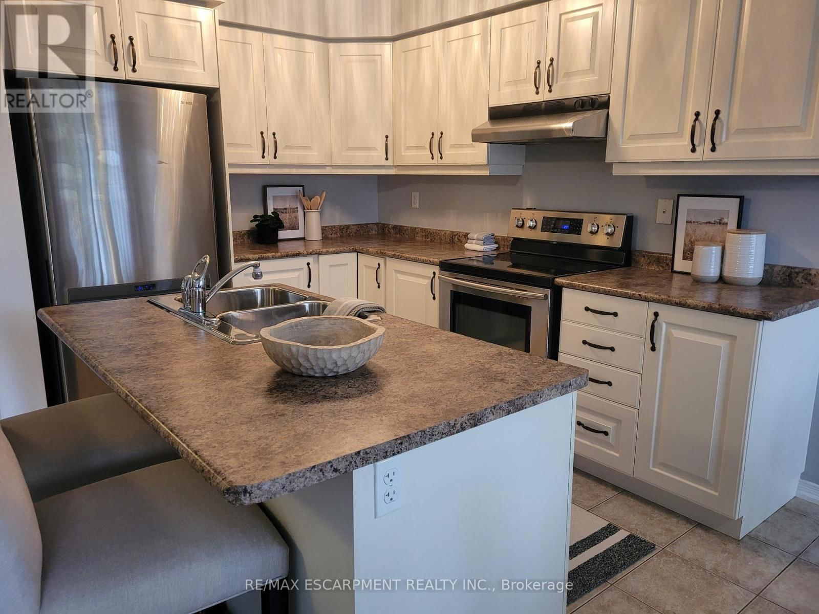 12 LYNCH CRESCENT Image 9