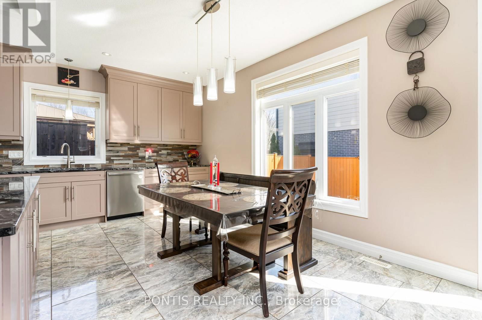 6645 UPPER CANADA CROSSING Image 13