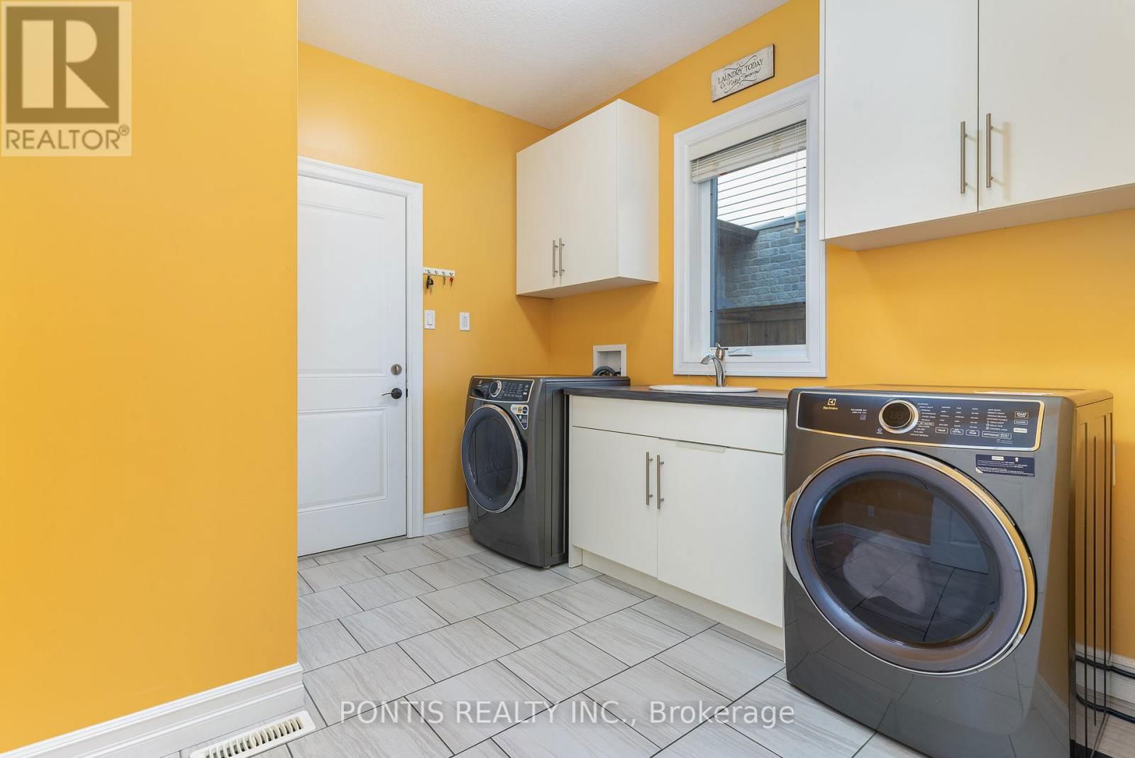6645 UPPER CANADA CROSSING Image 31