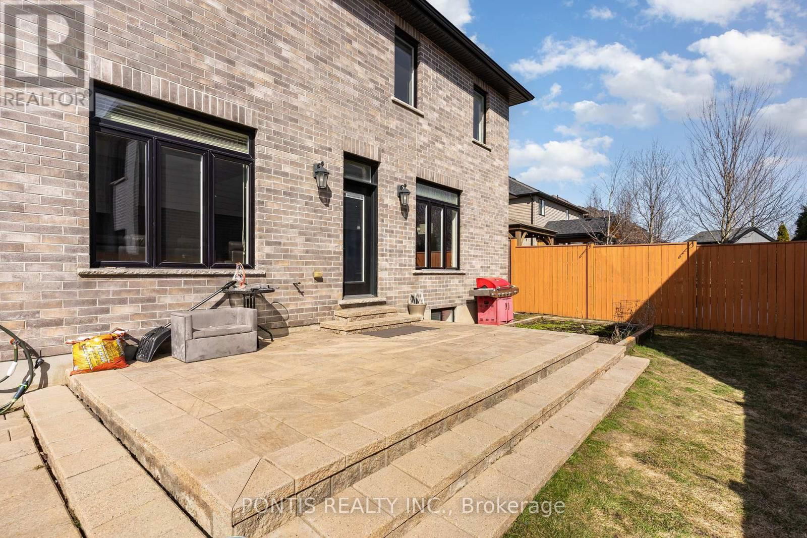 6645 UPPER CANADA CROSSING Image 38