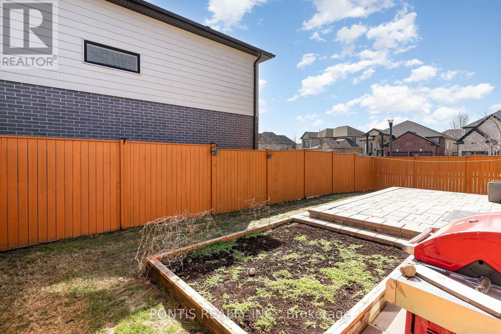 6645 UPPER CANADA CROSSING Image 39