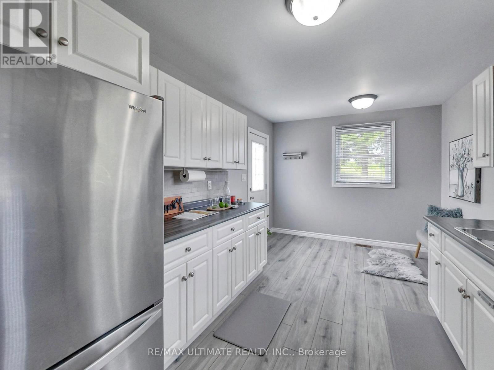 14 BURNHAM AVENUE Image 14