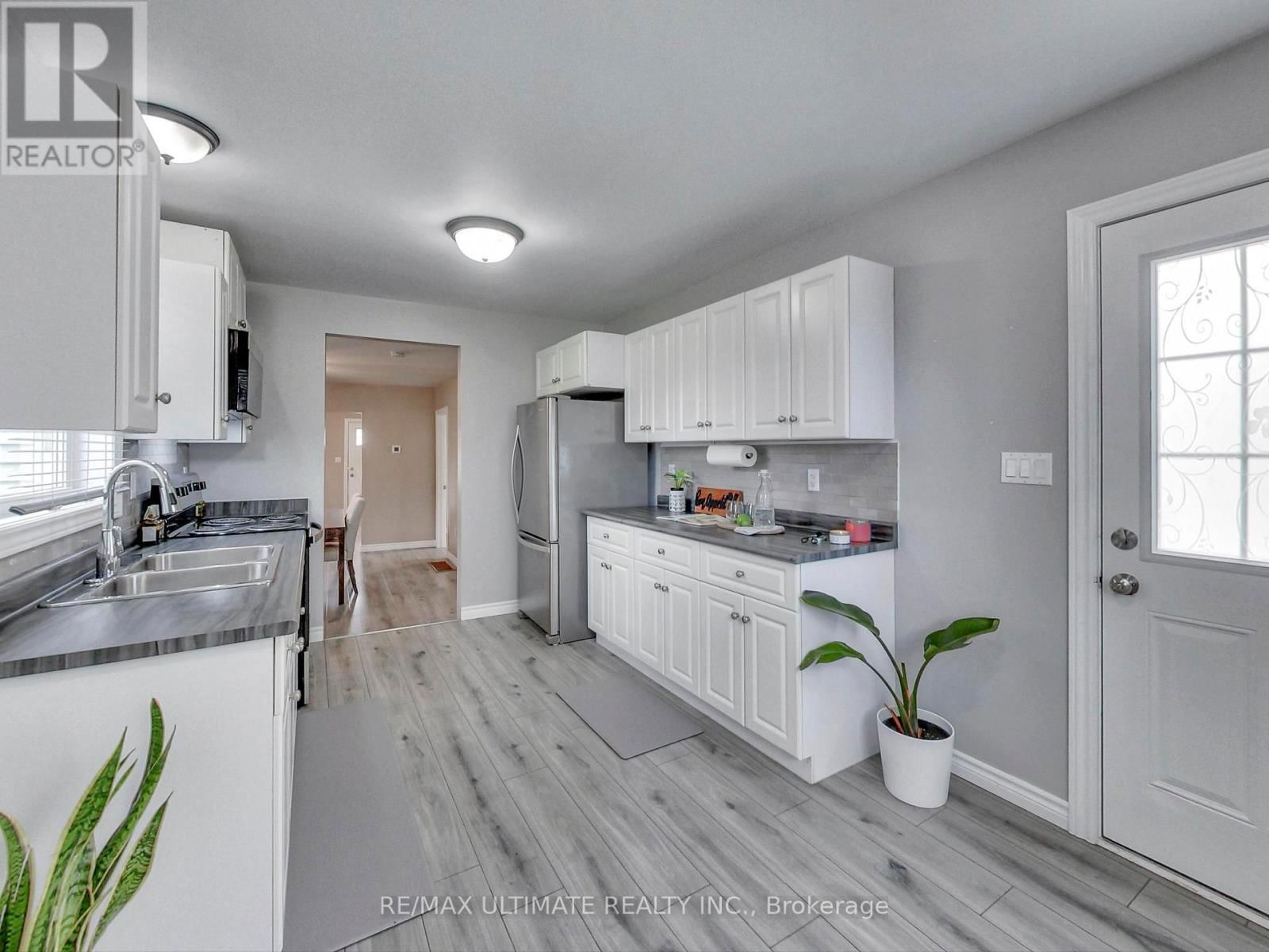 14 BURNHAM AVENUE Image 16