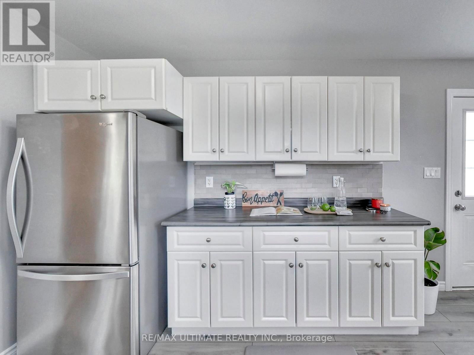 14 BURNHAM AVENUE Image 18