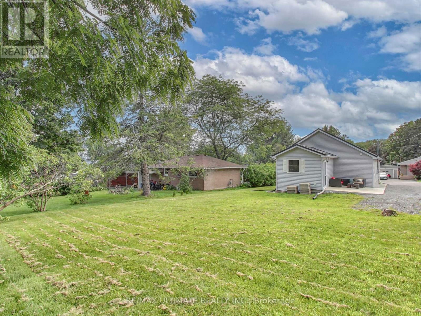 14 BURNHAM AVENUE Image 32